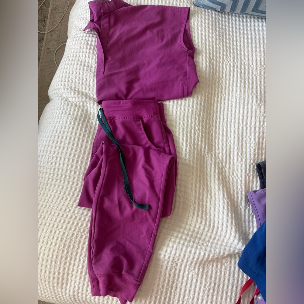 Figs Bright Fuschia Set